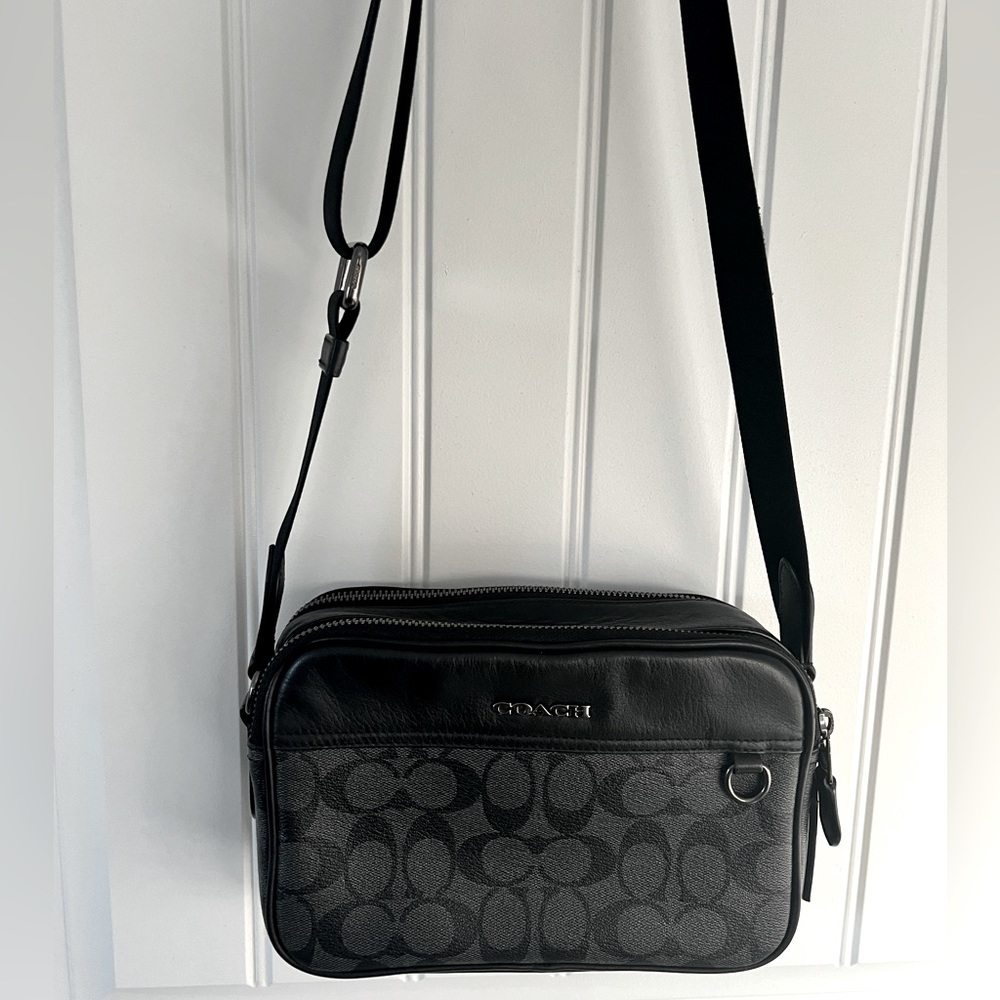 Coach - Graham Crossbody In Signature Canvas